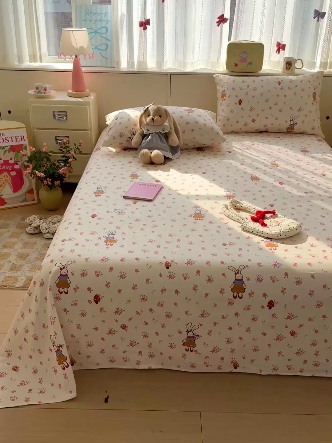 91家纺网 家纺一手货源 找家纺 名兮家居 2026新款全棉A类卡通简约时尚老粗布床单 花漾小兔