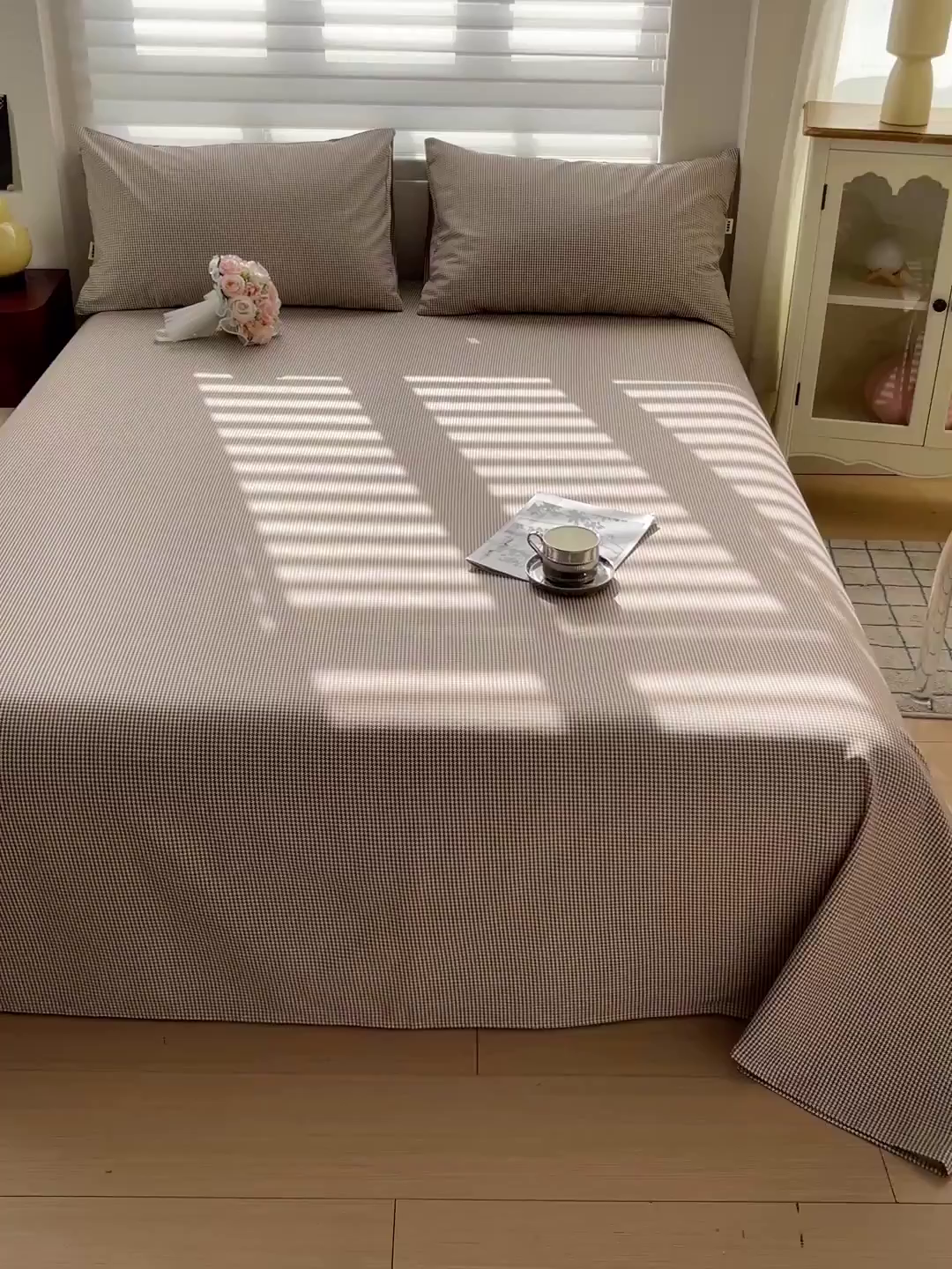 91家纺网 家纺一手货源 找家纺 名兮家居 2026新款全棉A类卡通简约时尚老粗布床单 千鸟格