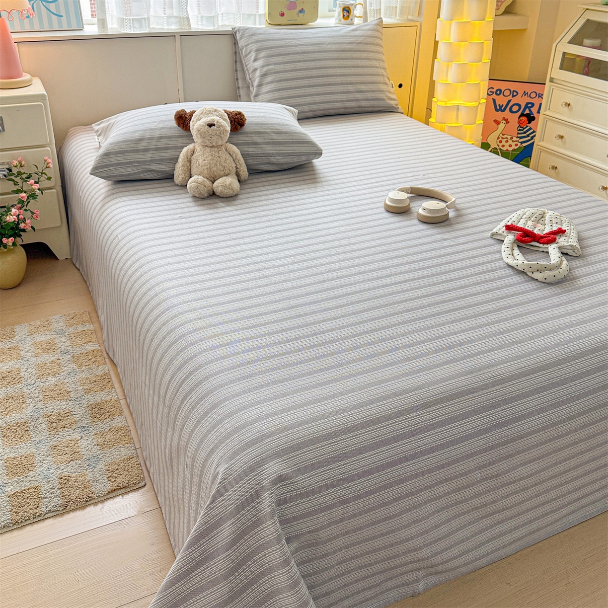 91家纺网 家纺一手货源 找家纺 名兮家居 2026新款全棉A类卡通简约时尚老粗布床单 条纹灰