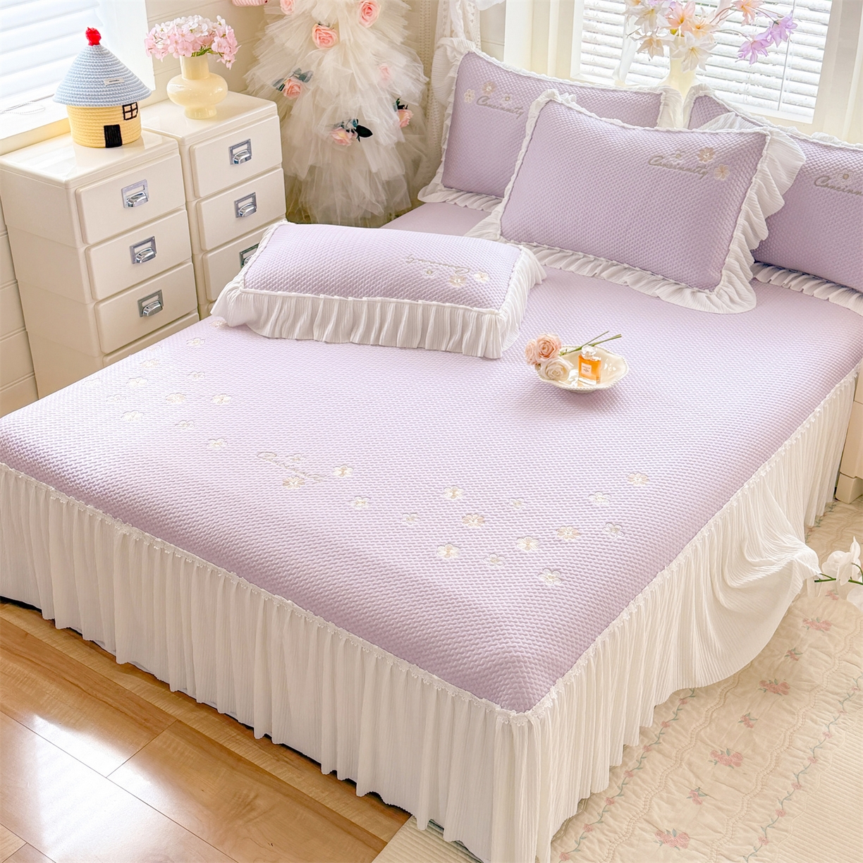 91家纺网 家纺一手货源 找家纺 （总）优贝家纺 2026新款-高克重PE聚乙中分子提花银丝缎刺绣法式花边复合凉感软席