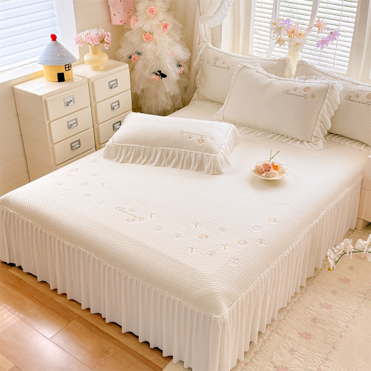 91家纺网 家纺一手货源 找家纺 （总）优贝家纺 2026新款-高克重PE聚乙中分子提花银丝缎刺绣法式花边复合凉感软席