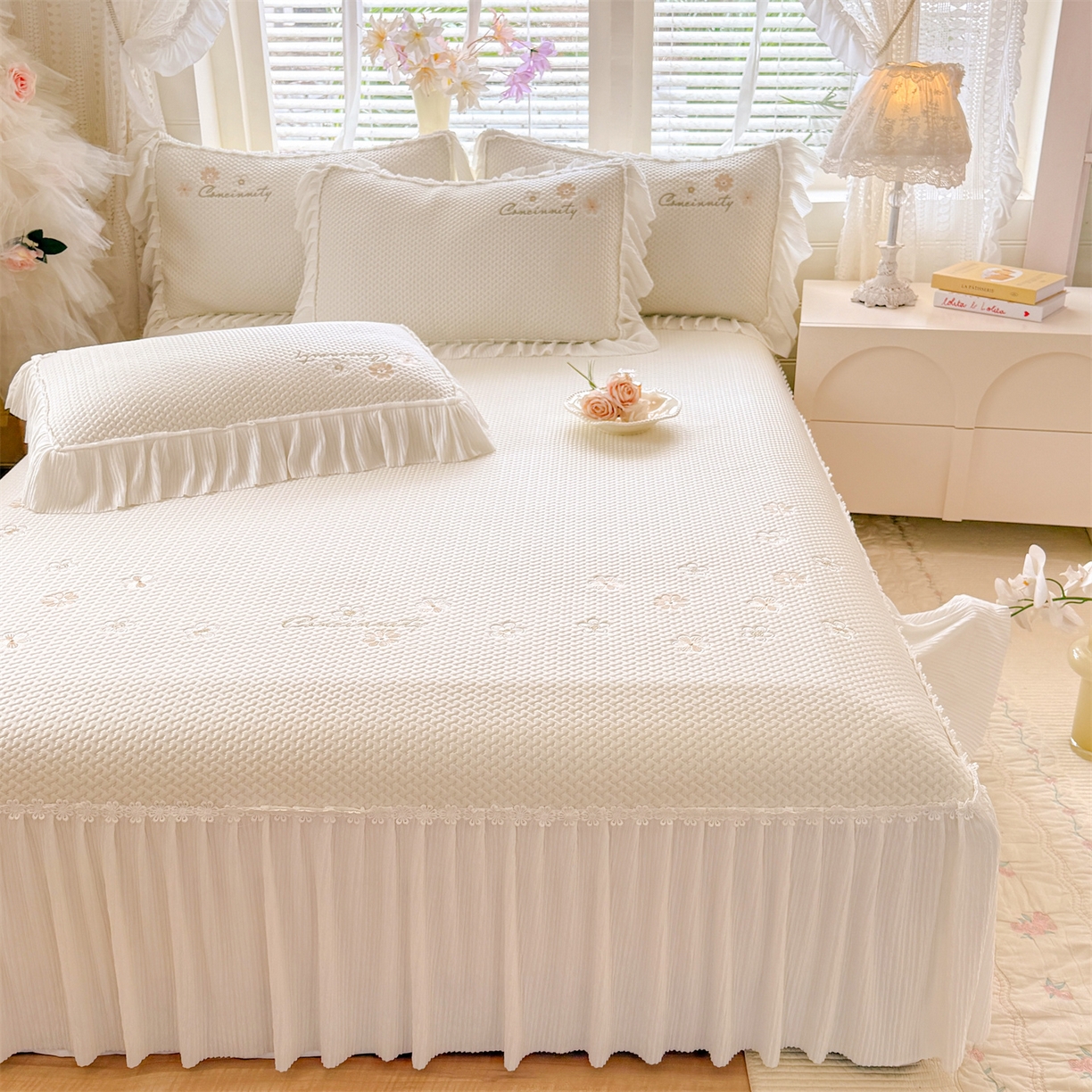 91家纺网 家纺一手货源 找家纺 （总）优贝家纺 2026新款-高克重PE聚乙中分子提花银丝缎刺绣法式花边复合凉感软席