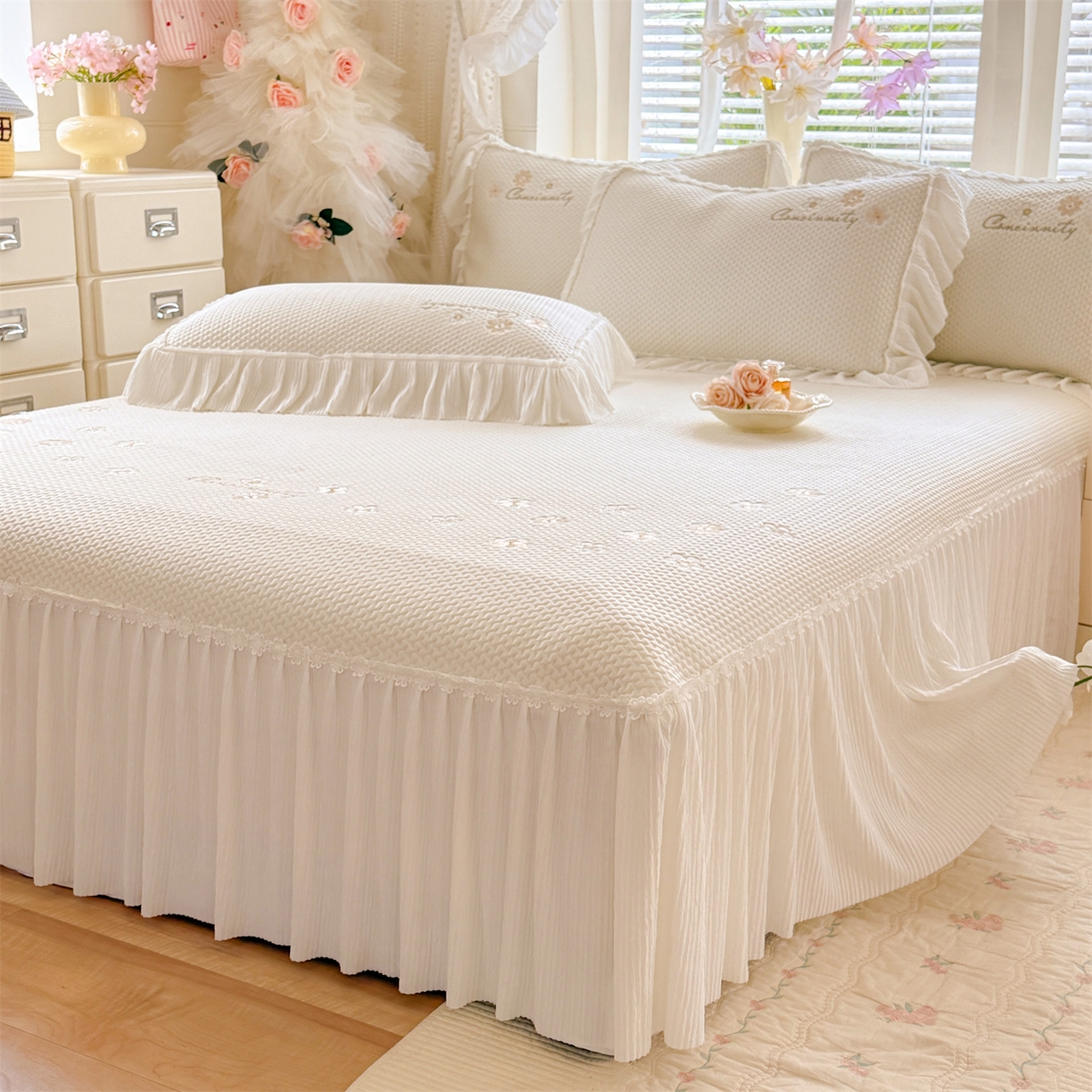 91家纺网 家纺一手货源 找家纺 （总）优贝家纺 2026新款-高克重PE聚乙中分子提花银丝缎刺绣法式花边复合凉感软席