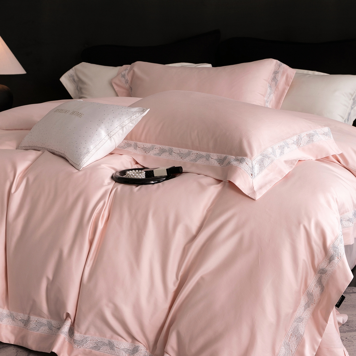 91家纺网 家纺一手货源 找家纺 蕾诺家纺 2026秋冬新品100支高定100S全棉四件套 棉森蔓-蔷薇粉