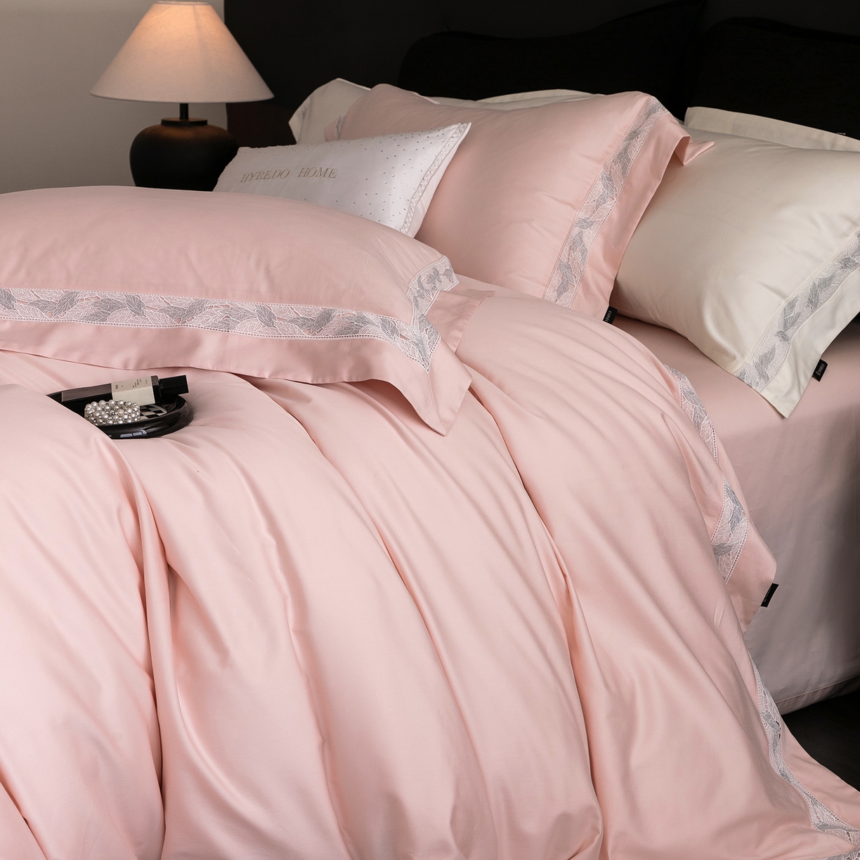 91家纺网 家纺一手货源 找家纺 蕾诺家纺 2026秋冬新品100支高定100S全棉四件套 棉森蔓-蔷薇粉