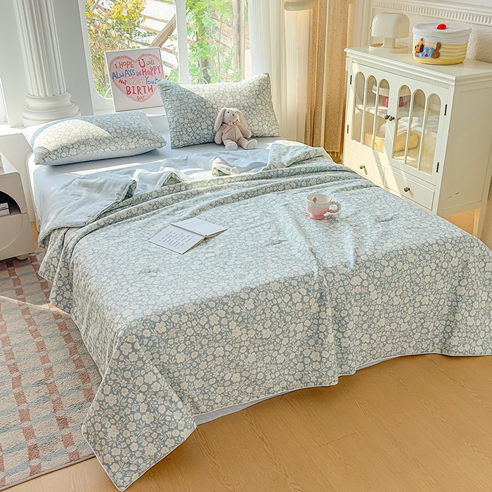 91家纺网 家纺一手货源 找家纺 金喜 2026新款100%里外全棉夏被夏被四件套 云汐花絮-兰