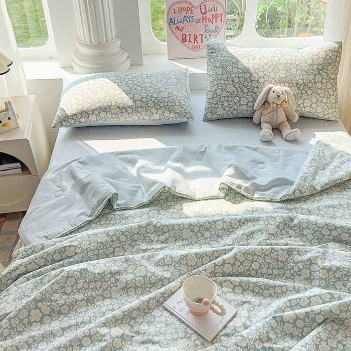 91家纺网 家纺一手货源 找家纺 金喜 2026新款100%里外全棉夏被夏被四件套 云汐花絮-兰