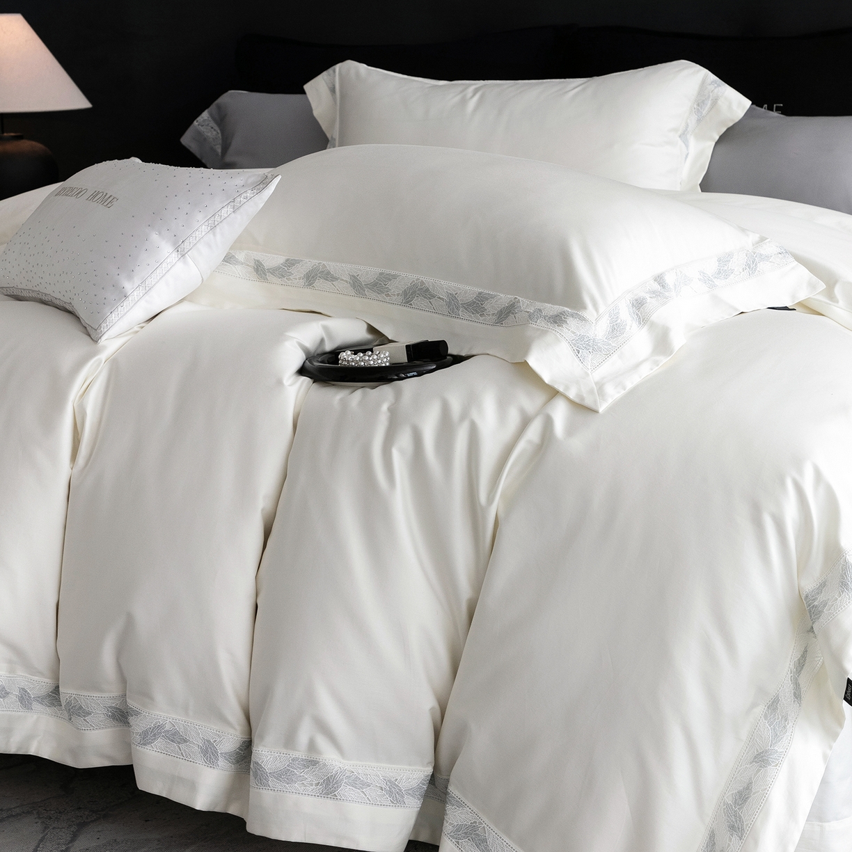 91家纺网 家纺一手货源 找家纺 蕾诺家纺 2026秋冬新品100支高定100S全棉四件套 棉森蔓-月光白