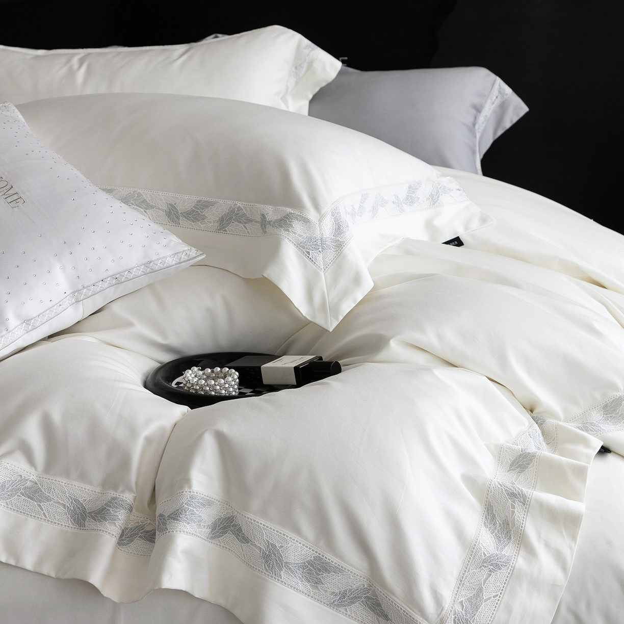 91家纺网 家纺一手货源 找家纺 蕾诺家纺 2026秋冬新品100支高定100S全棉四件套 棉森蔓-月光白