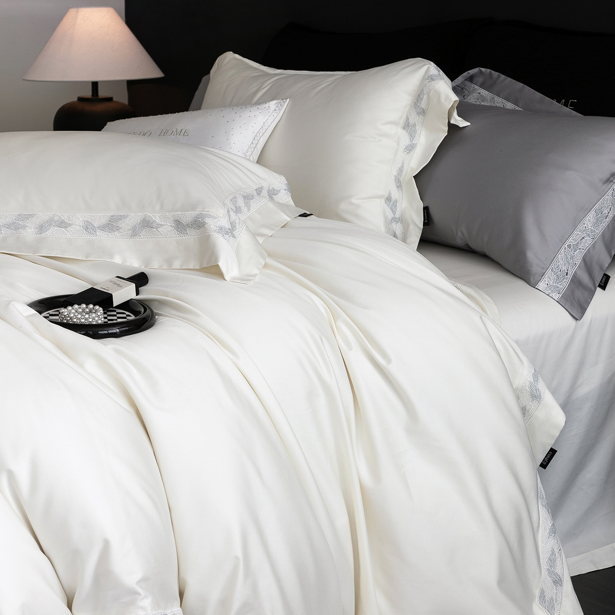 91家纺网 家纺一手货源 找家纺 蕾诺家纺 2026秋冬新品100支高定100S全棉四件套 棉森蔓-月光白