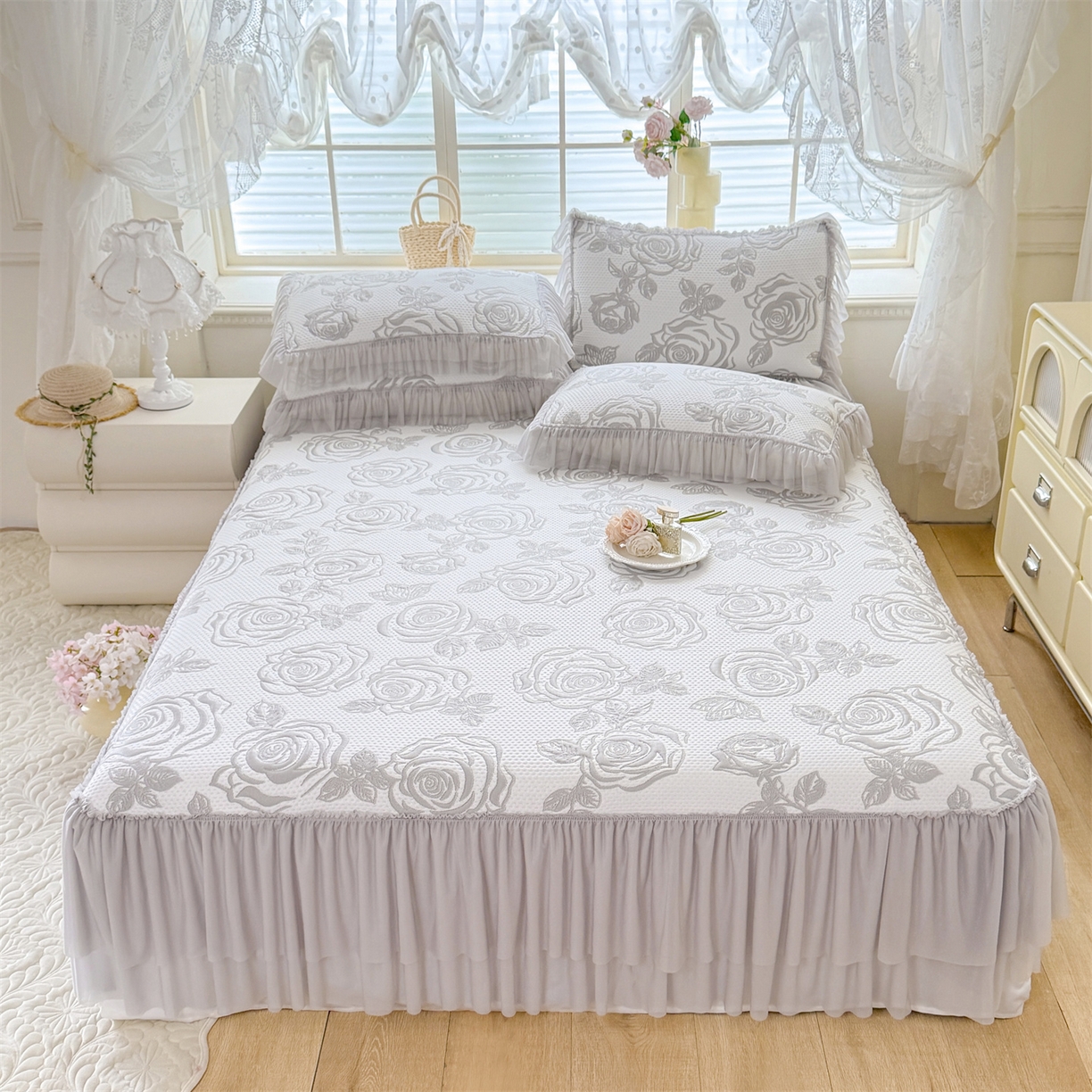 91家纺网 家纺一手货源 找家纺 （总）优贝家纺 2026新款-高克重PE聚乙中分子提花刺绣法式花边复合凉感软席山茶花系列