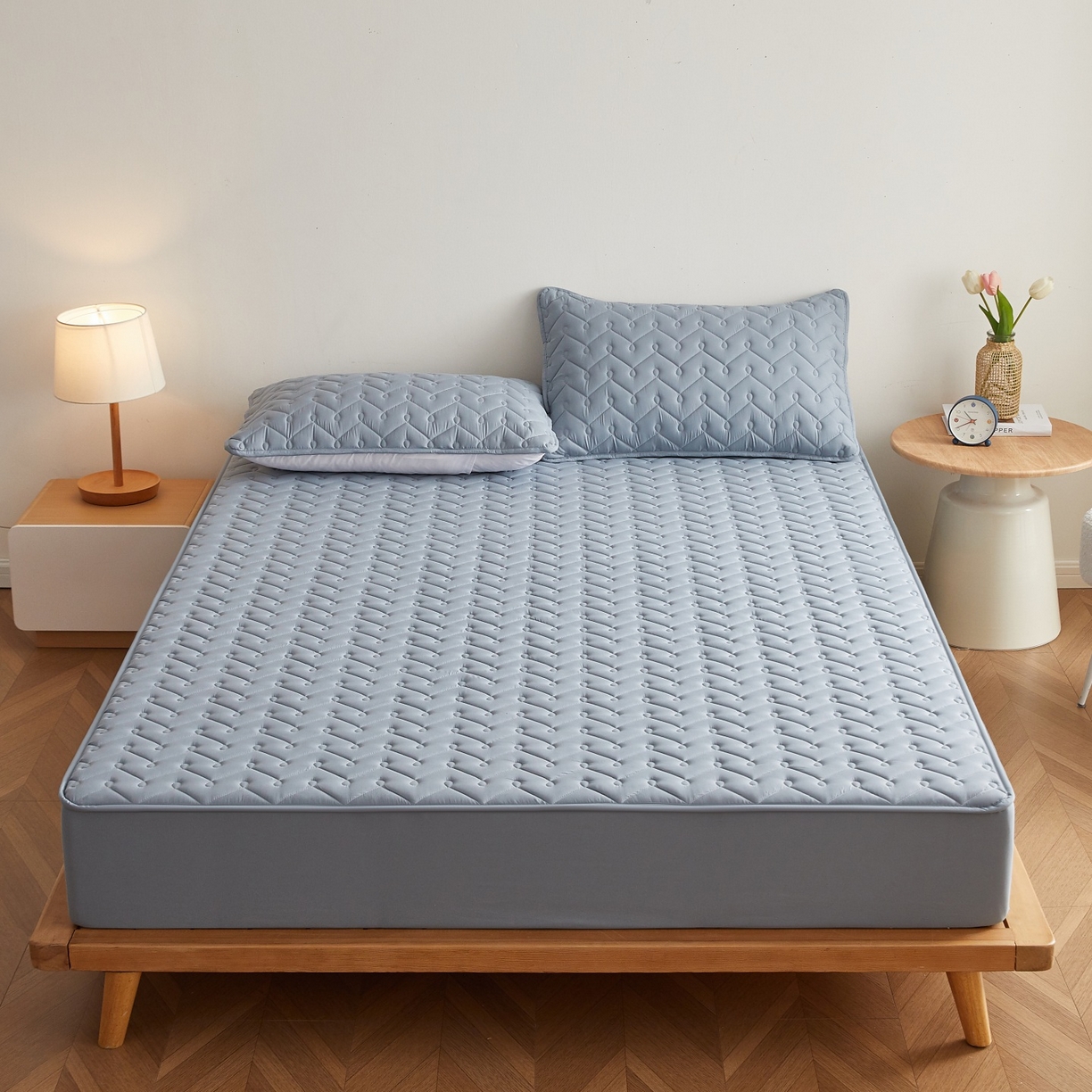 91家纺网 家纺一手货源 找家纺 （总）蕾诺家纺 2026新款波浪纹纯棉全包裹床罩防滑防尘夹棉床笠