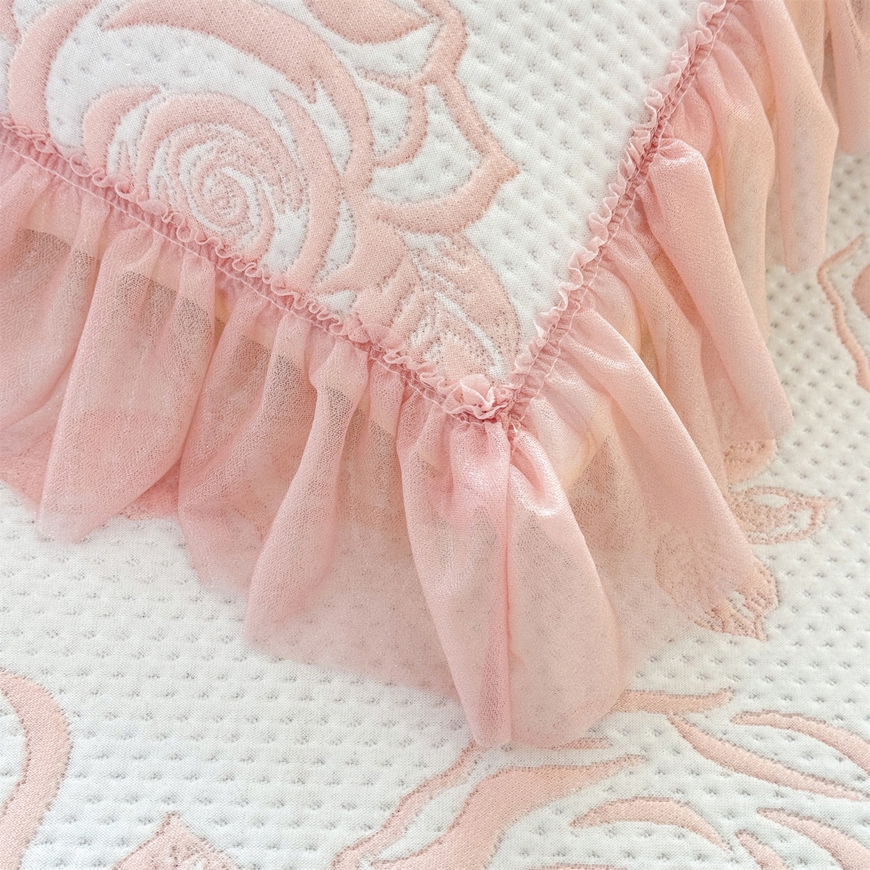 91家纺网 家纺一手货源 找家纺 （总）优贝家纺 2026新款-高克重PE聚乙中分子提花刺绣法式花边复合凉感软席山茶花系列