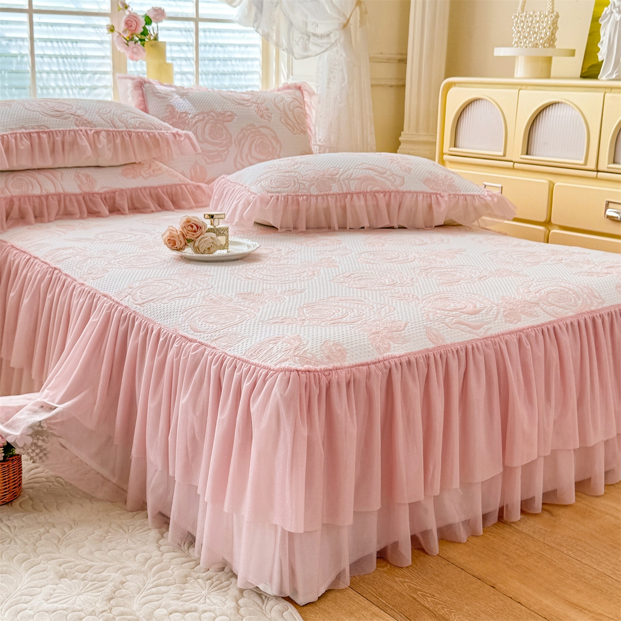 91家纺网 家纺一手货源 找家纺 （总）优贝家纺 2026新款-高克重PE聚乙中分子提花刺绣法式花边复合凉感软席山茶花系列