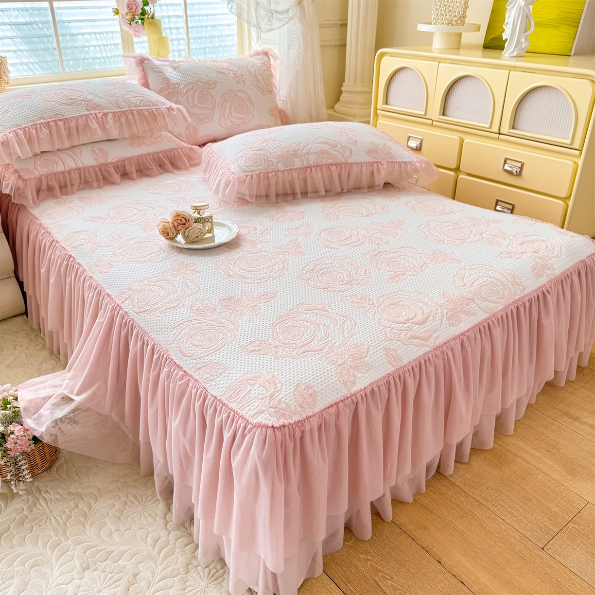 91家纺网 家纺一手货源 找家纺 （总）优贝家纺 2026新款-高克重PE聚乙中分子提花刺绣法式花边复合凉感软席山茶花系列