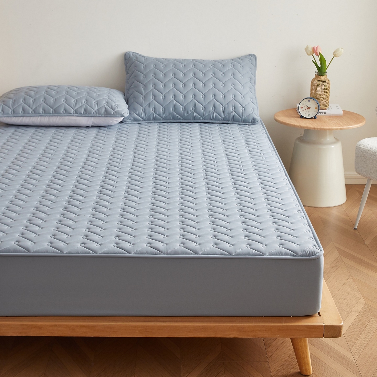 91家纺网 家纺一手货源 找家纺 （总）蕾诺家纺 2026新款波浪纹纯棉全包裹床罩防滑防尘夹棉床笠