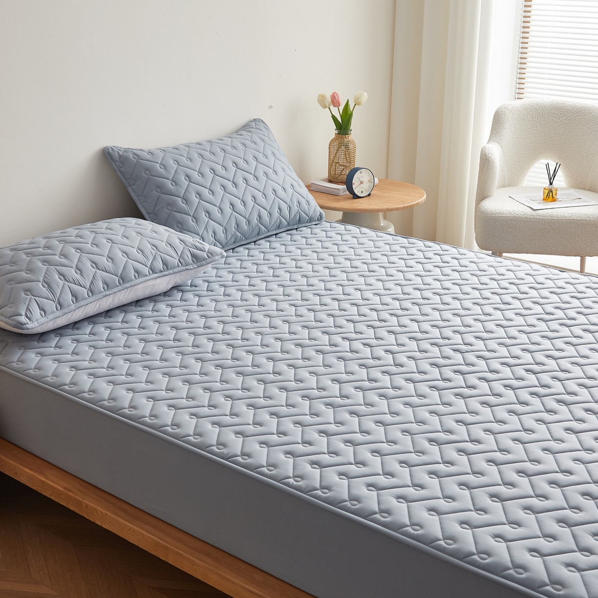 91家纺网 家纺一手货源 找家纺 （总）蕾诺家纺 2026新款波浪纹纯棉全包裹床罩防滑防尘夹棉床笠