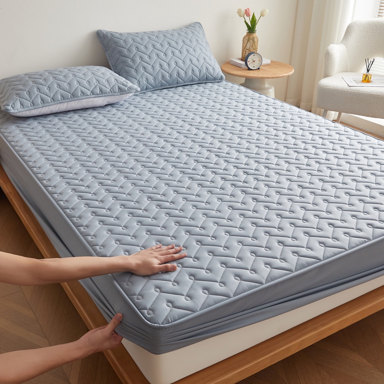 91家纺网 家纺一手货源 找家纺 （总）蕾诺家纺 2026新款波浪纹纯棉全包裹床罩防滑防尘夹棉床笠