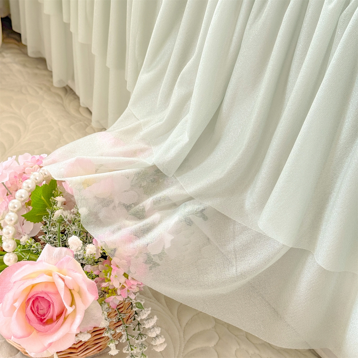 91家纺网 家纺一手货源 找家纺 优贝家纺 2026新款-高克重PE聚乙中分子提花刺绣法式花边复合凉感软席山茶花系列 白茶玫瑰-深绿