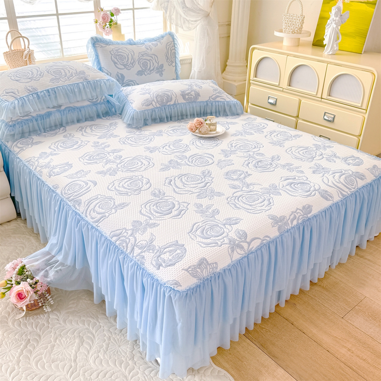 91家纺网 家纺一手货源 找家纺 优贝家纺 2026新款-高克重PE聚乙中分子提花刺绣法式花边复合凉感软席山茶花系列 白茶玫瑰-天蓝