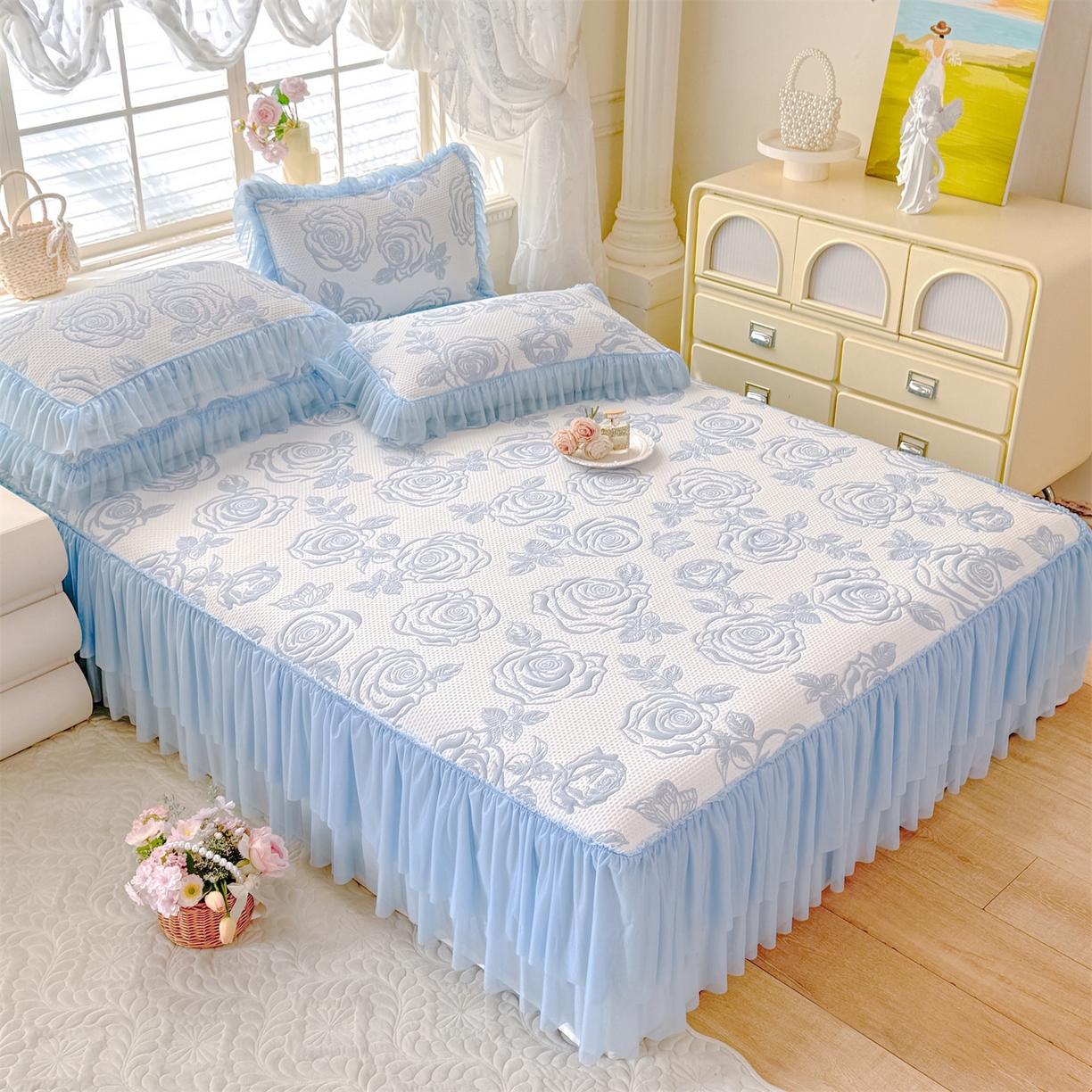 91家纺网 家纺一手货源 找家纺 优贝家纺 2026新款-高克重PE聚乙中分子提花刺绣法式花边复合凉感软席山茶花系列 白茶玫瑰-天蓝