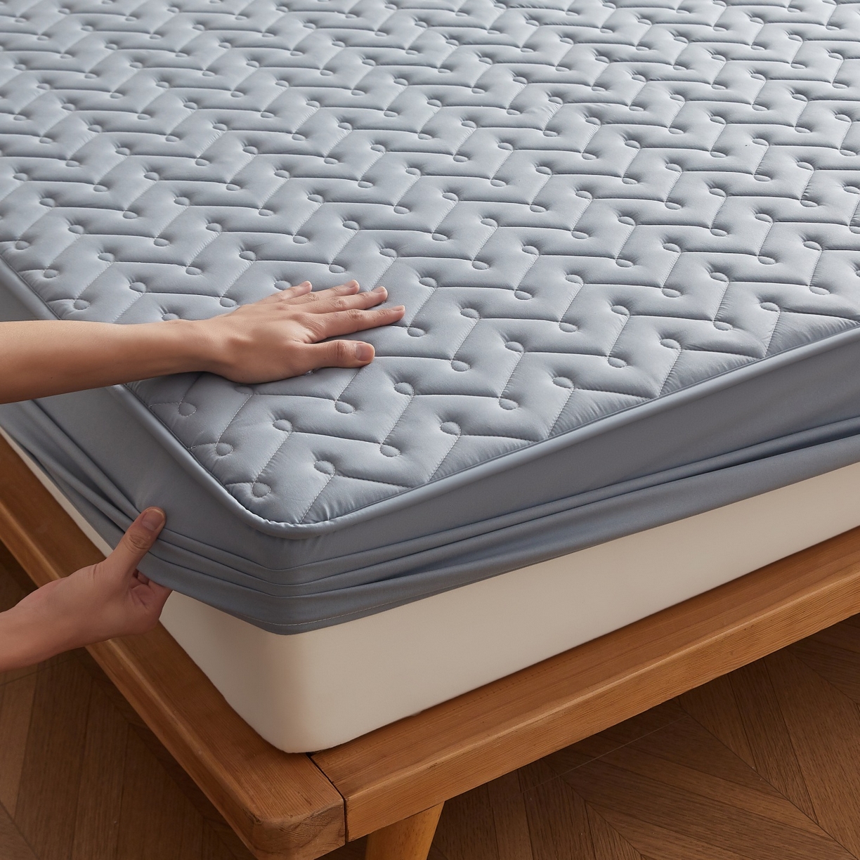 91家纺网 家纺一手货源 找家纺 （总）蕾诺家纺 2026新款波浪纹纯棉全包裹床罩防滑防尘夹棉床笠