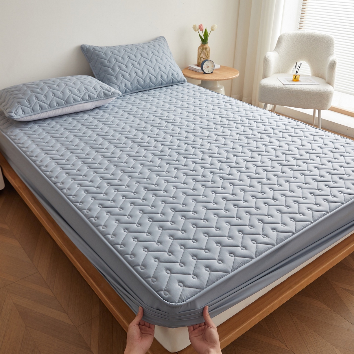 91家纺网 家纺一手货源 找家纺 （总）蕾诺家纺 2026新款波浪纹纯棉全包裹床罩防滑防尘夹棉床笠