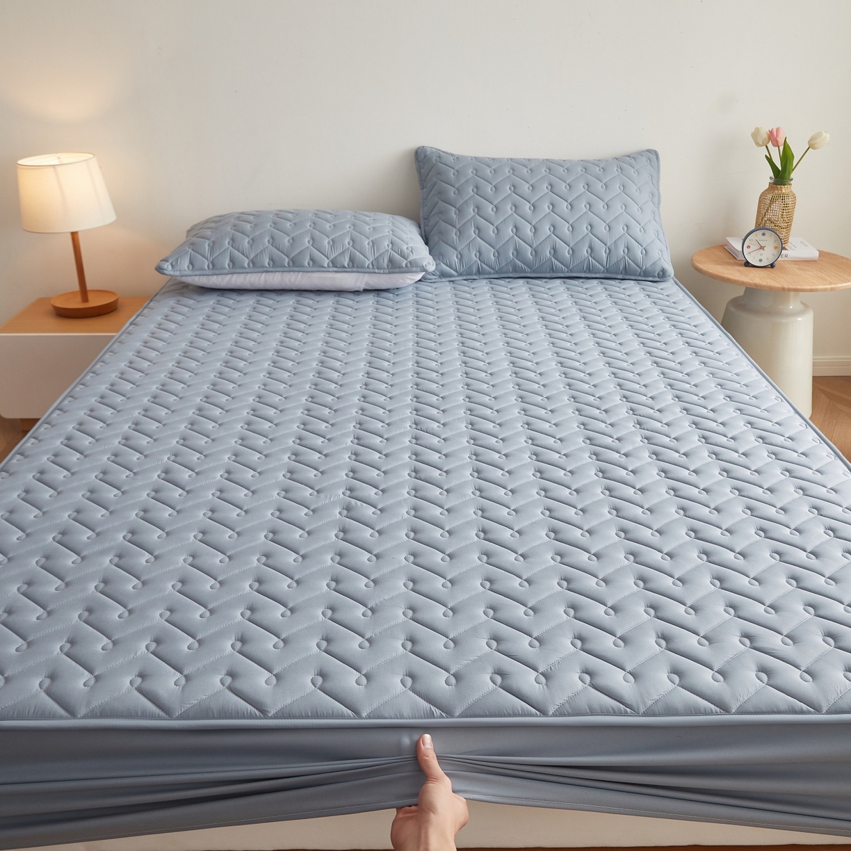 91家纺网 家纺一手货源 找家纺 （总）蕾诺家纺 2026新款波浪纹纯棉全包裹床罩防滑防尘夹棉床笠