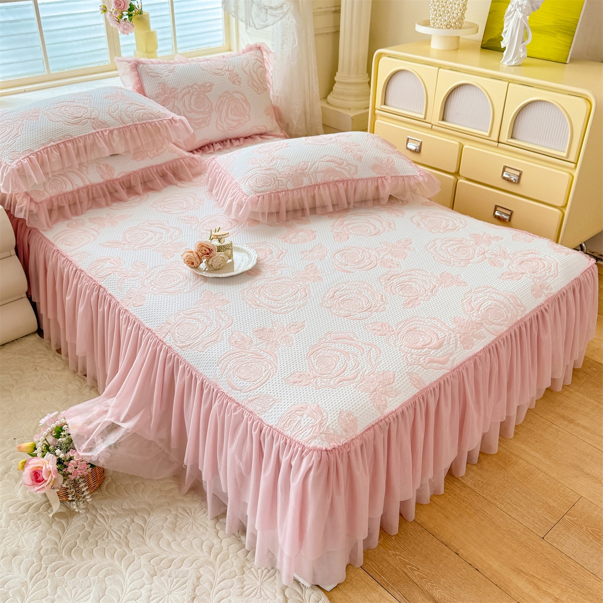 91家纺网 家纺一手货源 找家纺 （总）绒棉世家 2026新款-高克重PE聚乙中分子提花刺绣法式花边复合凉感软席山茶花系列