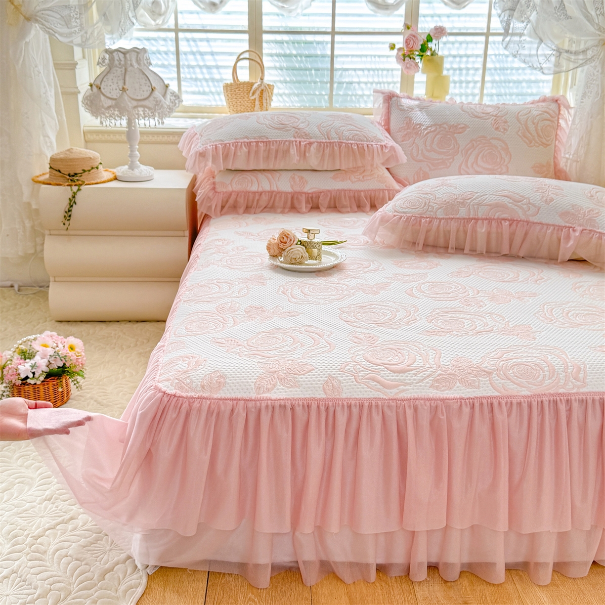 91家纺网 家纺一手货源 找家纺 （总）绒棉世家 2026新款-高克重PE聚乙中分子提花刺绣法式花边复合凉感软席山茶花系列