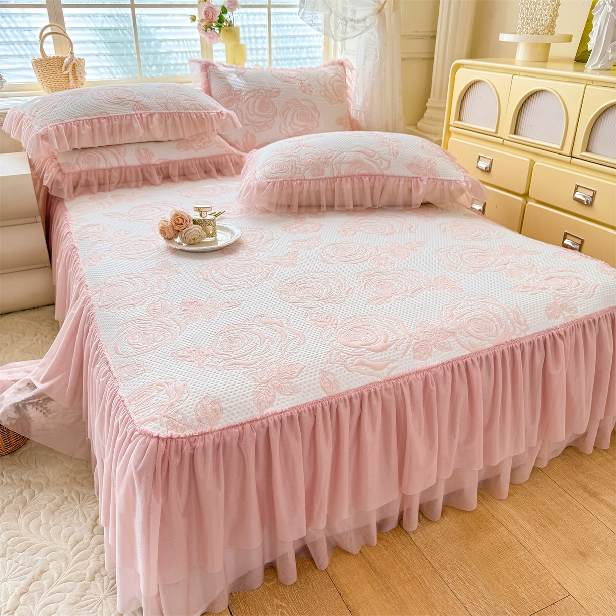 91家纺网 家纺一手货源 找家纺 （总）绒棉世家 2026新款-高克重PE聚乙中分子提花刺绣法式花边复合凉感软席山茶花系列