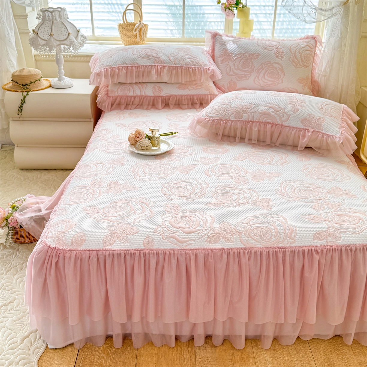 91家纺网 家纺一手货源 找家纺 （总）绒棉世家 2026新款-高克重PE聚乙中分子提花刺绣法式花边复合凉感软席山茶花系列