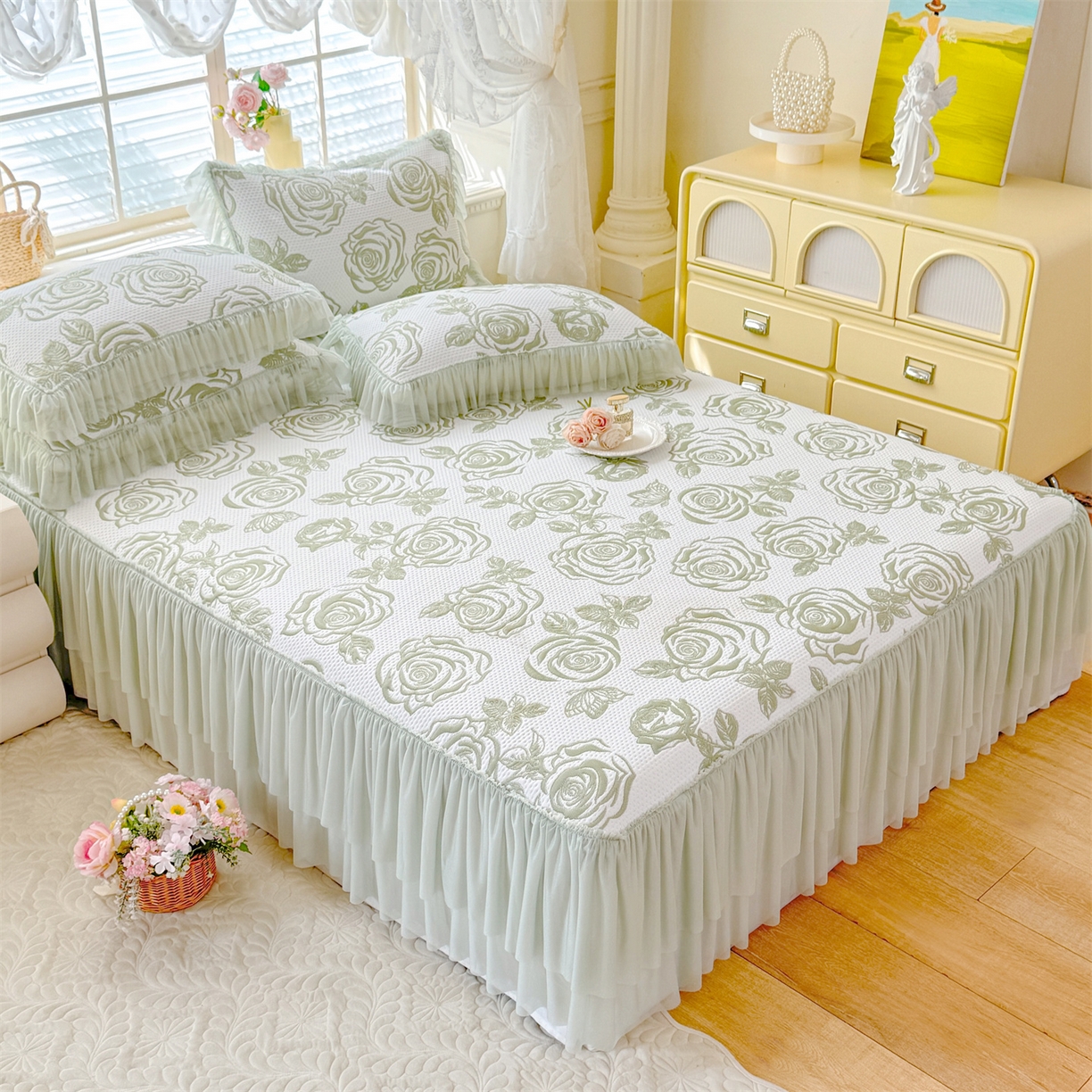 91家纺网 家纺一手货源 找家纺 绒棉世家 2026新款-高克重PE聚乙中分子提花刺绣法式花边复合凉感软席山茶花系列 白茶玫瑰-深绿