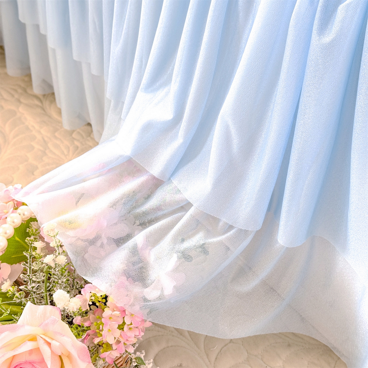 91家纺网 家纺一手货源 找家纺 绒棉世家 2026新款-高克重PE聚乙中分子提花刺绣法式花边复合凉感软席山茶花系列 白茶玫瑰-天蓝