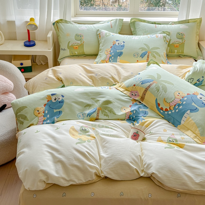 91家纺网 家纺一手货源 找家纺 U品汇 2026新品纯棉全棉印花四件套小清新卡通花卉13070喷气 度假恐龙绿