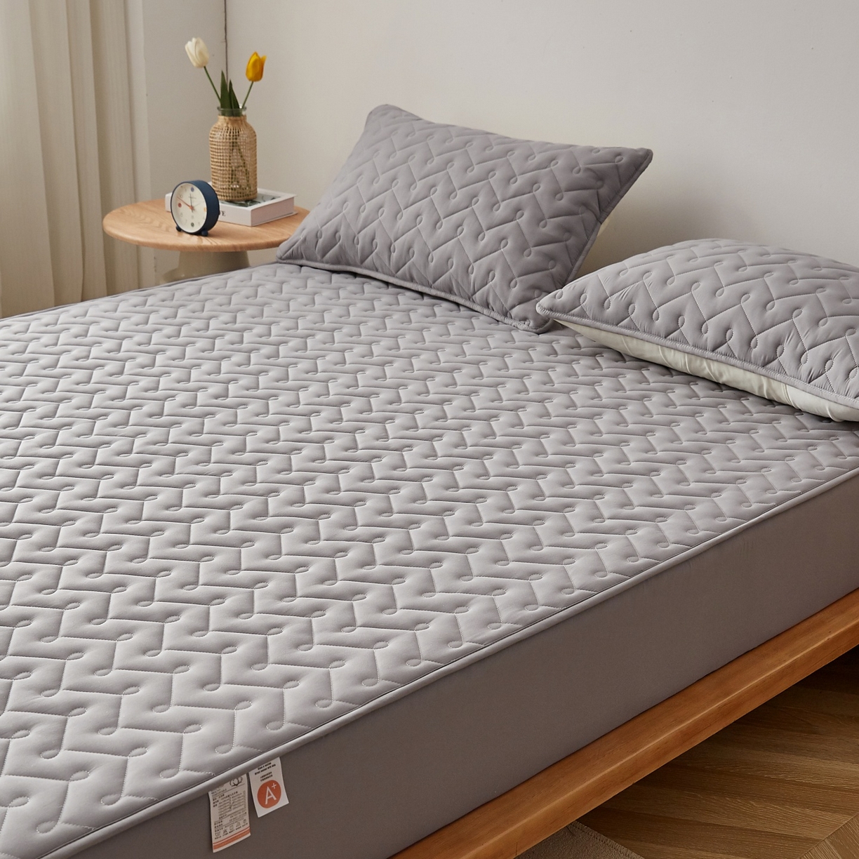 91家纺网 家纺一手货源 找家纺 蕾诺家纺 2026新款波浪纹纯棉全包裹床罩防滑防尘夹棉床笠 波浪纹深灰