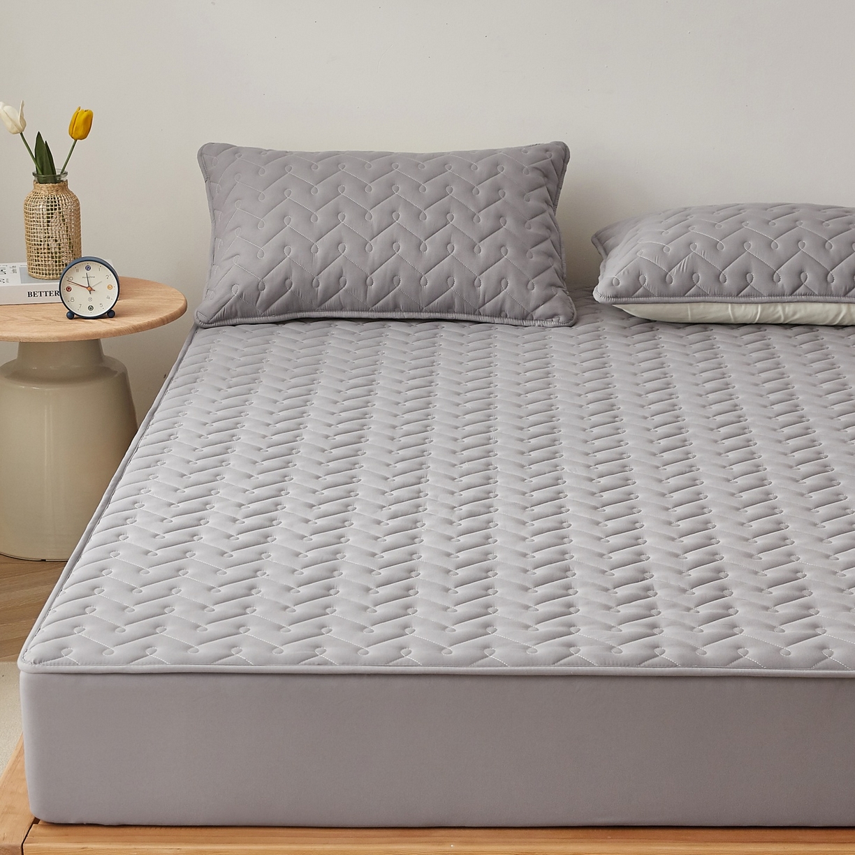 91家纺网 家纺一手货源 找家纺 蕾诺家纺 2026新款波浪纹纯棉全包裹床罩防滑防尘夹棉床笠 波浪纹深灰