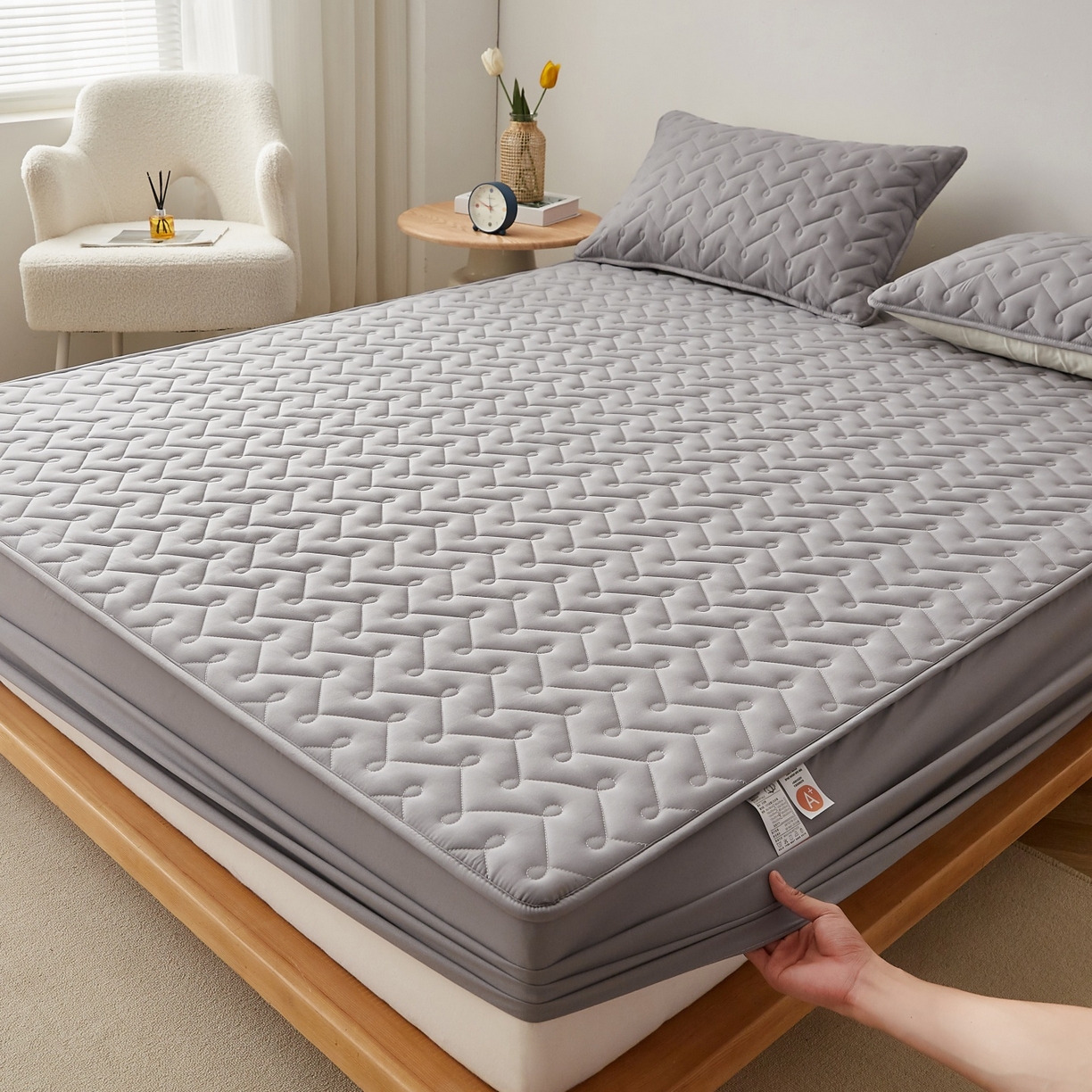 91家纺网 家纺一手货源 找家纺 蕾诺家纺 2026新款波浪纹纯棉全包裹床罩防滑防尘夹棉床笠 波浪纹深灰