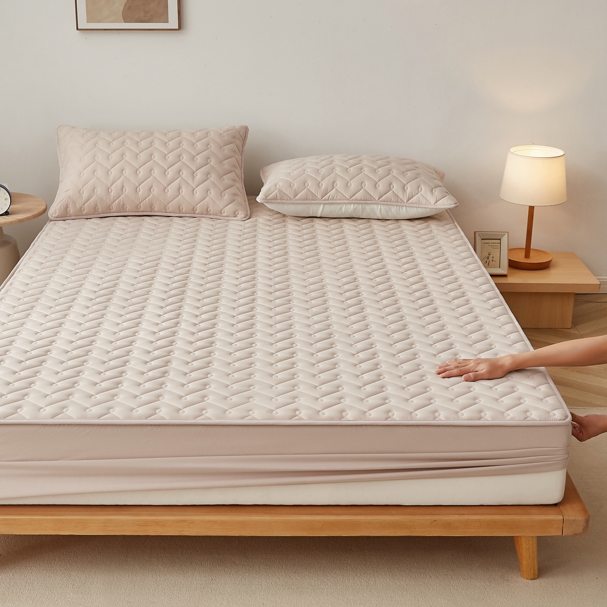 蕾诺家纺 2026新款波浪纹纯棉全包裹床罩防滑防尘夹棉床笠 波浪纹驼色