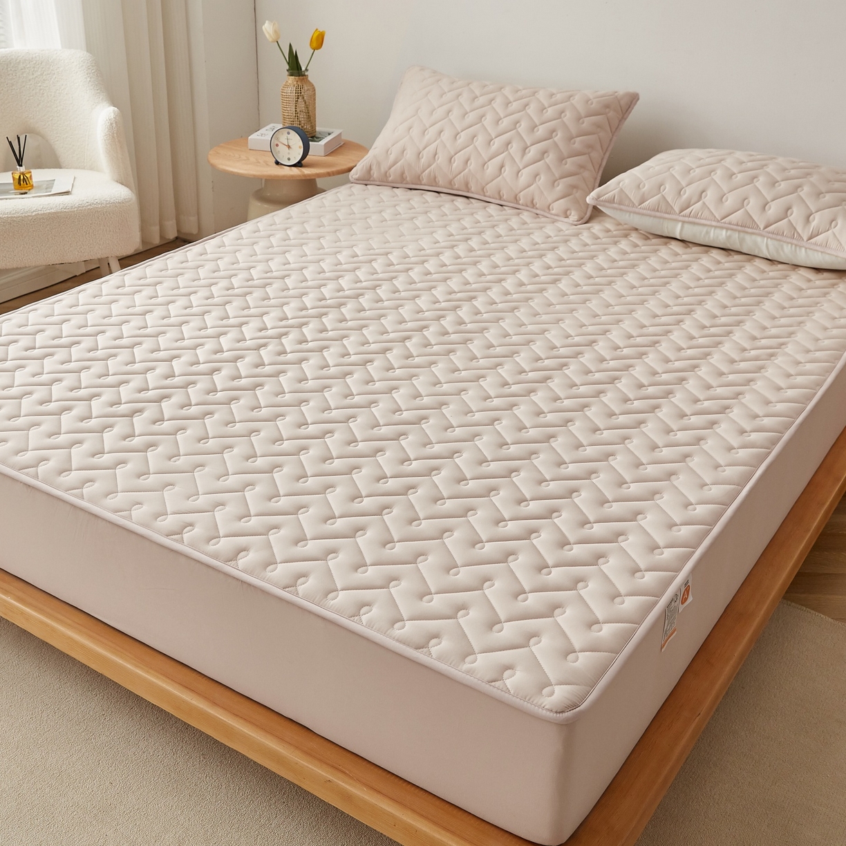 91家纺网 家纺一手货源 找家纺 蕾诺家纺 2026新款波浪纹纯棉全包裹床罩防滑防尘夹棉床笠 波浪纹驼色