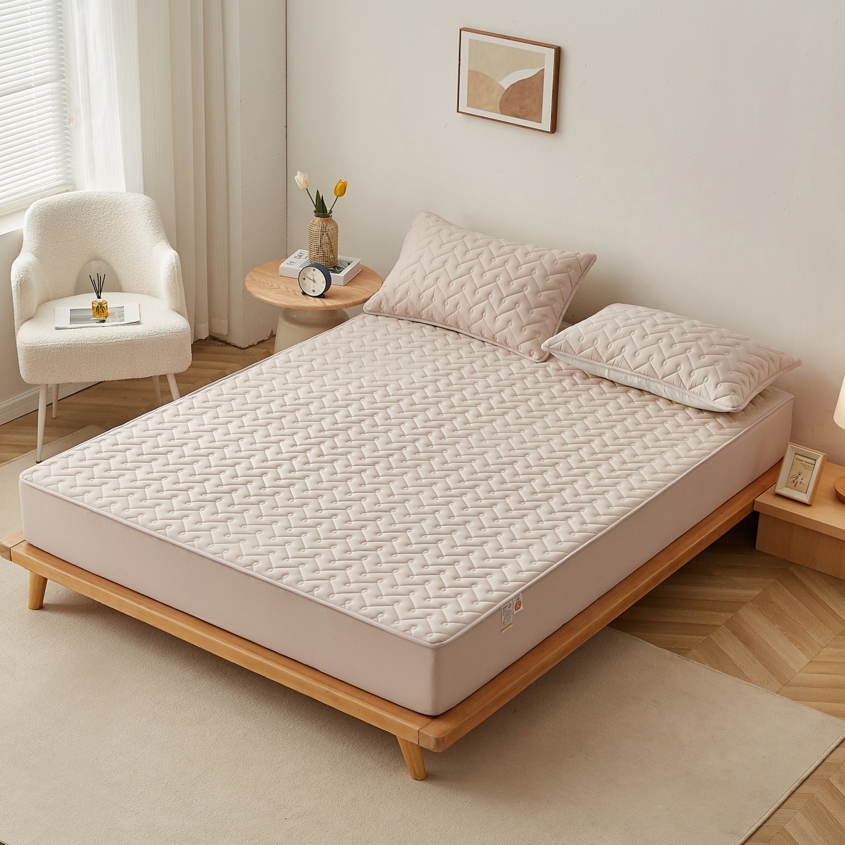 91家纺网 家纺一手货源 找家纺 蕾诺家纺 2026新款波浪纹纯棉全包裹床罩防滑防尘夹棉床笠 波浪纹驼色