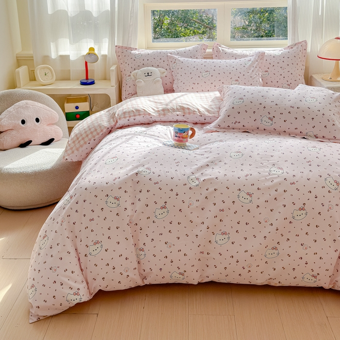 91家纺网 家纺一手货源 找家纺 U品汇 2026新品纯棉全棉印花四件套小清新卡通花卉13070喷气 凯蒂小姐粉