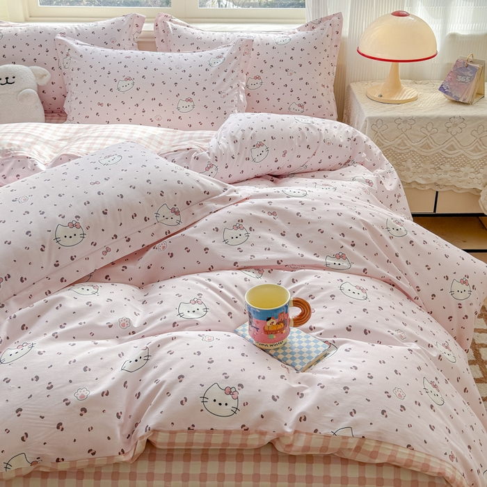 91家纺网 家纺一手货源 找家纺 U品汇 2026新品纯棉全棉印花四件套小清新卡通花卉13070喷气 凯蒂小姐粉