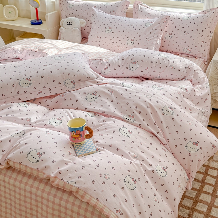 91家纺网 家纺一手货源 找家纺 U品汇 2026新品纯棉全棉印花四件套小清新卡通花卉13070喷气 凯蒂小姐粉