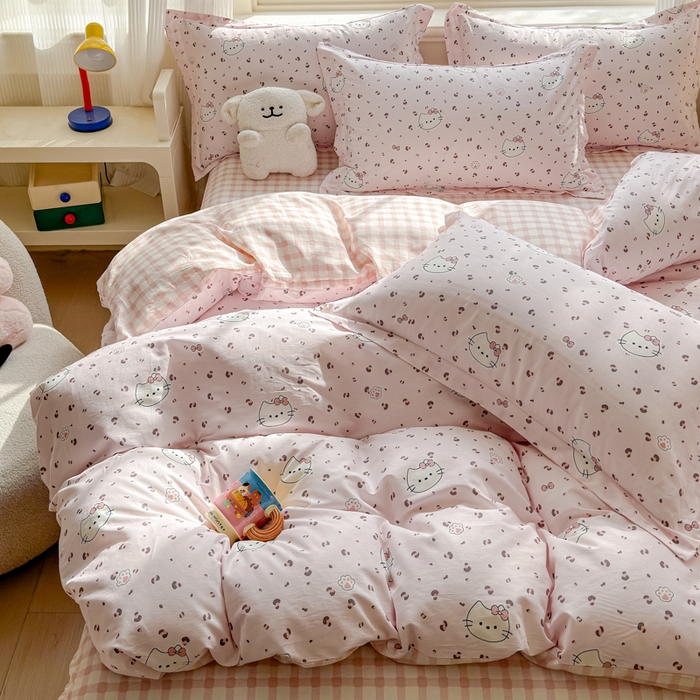 91家纺网 家纺一手货源 找家纺 U品汇 2026新品纯棉全棉印花四件套小清新卡通花卉13070喷气 凯蒂小姐粉