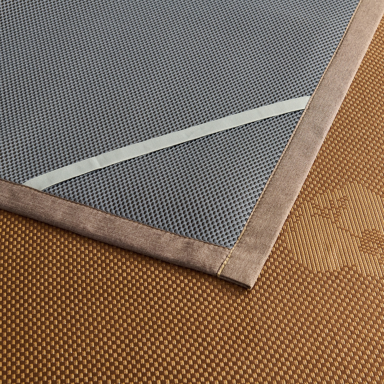 91家纺网 家纺一手货源 找家纺 步步高席业 2026新款3D复合防滑冰藤席凉席三件套-爱心系列 爱心 咖