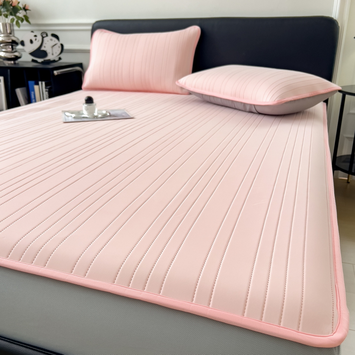 91家纺网 家纺一手货源 找家纺 丝羽坊 2026新款云朵凉感纯色小冰皮软凉席-床笠款 浅粉