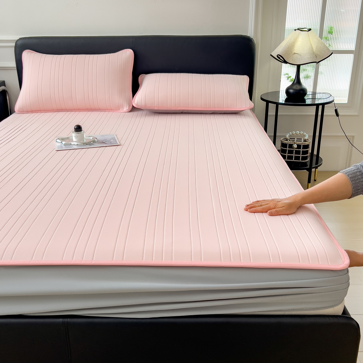 91家纺网 家纺一手货源 找家纺 丝羽坊 2026新款云朵凉感纯色小冰皮软凉席-床笠款 浅粉