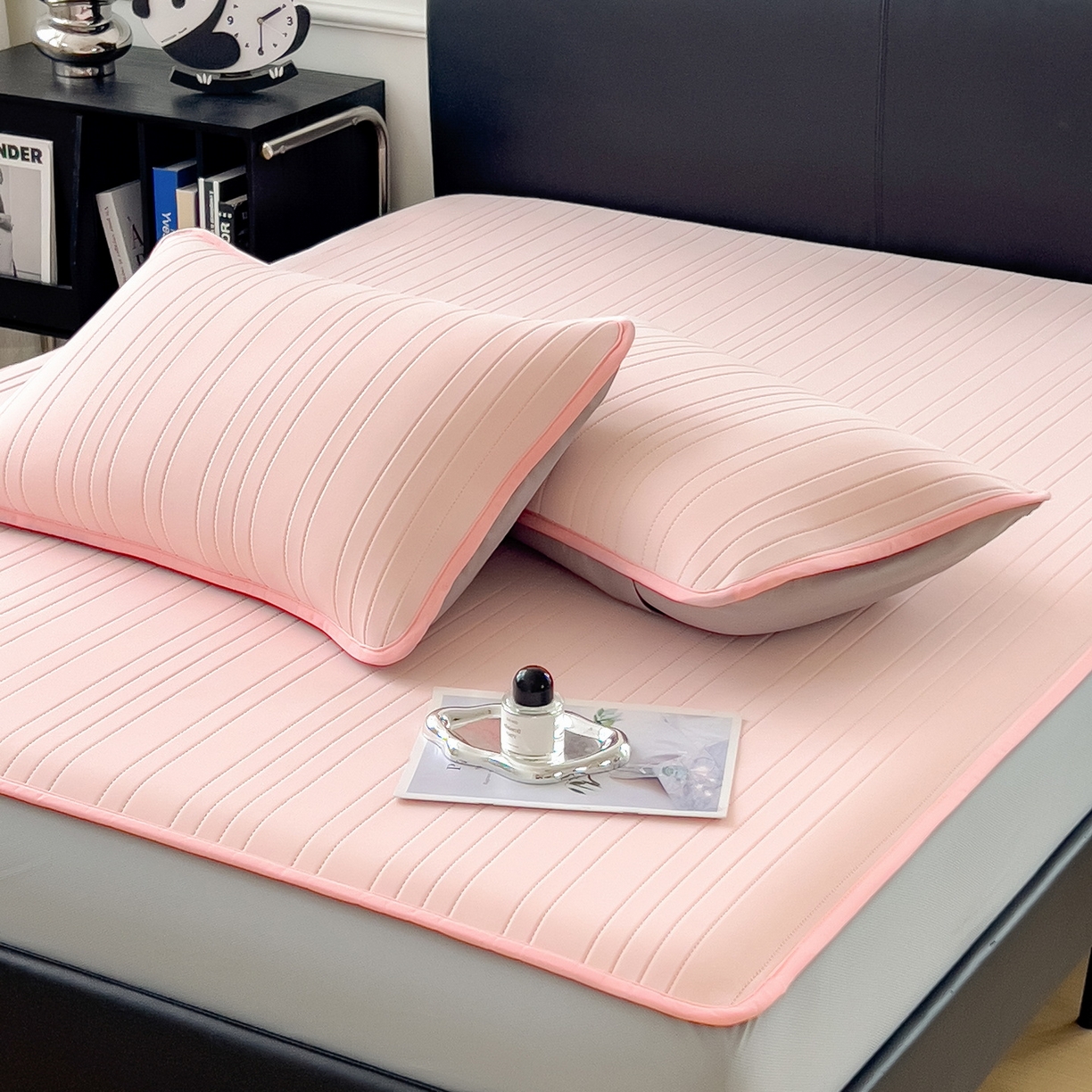 91家纺网 家纺一手货源 找家纺 丝羽坊 2026新款云朵凉感纯色小冰皮软凉席-床笠款 浅粉