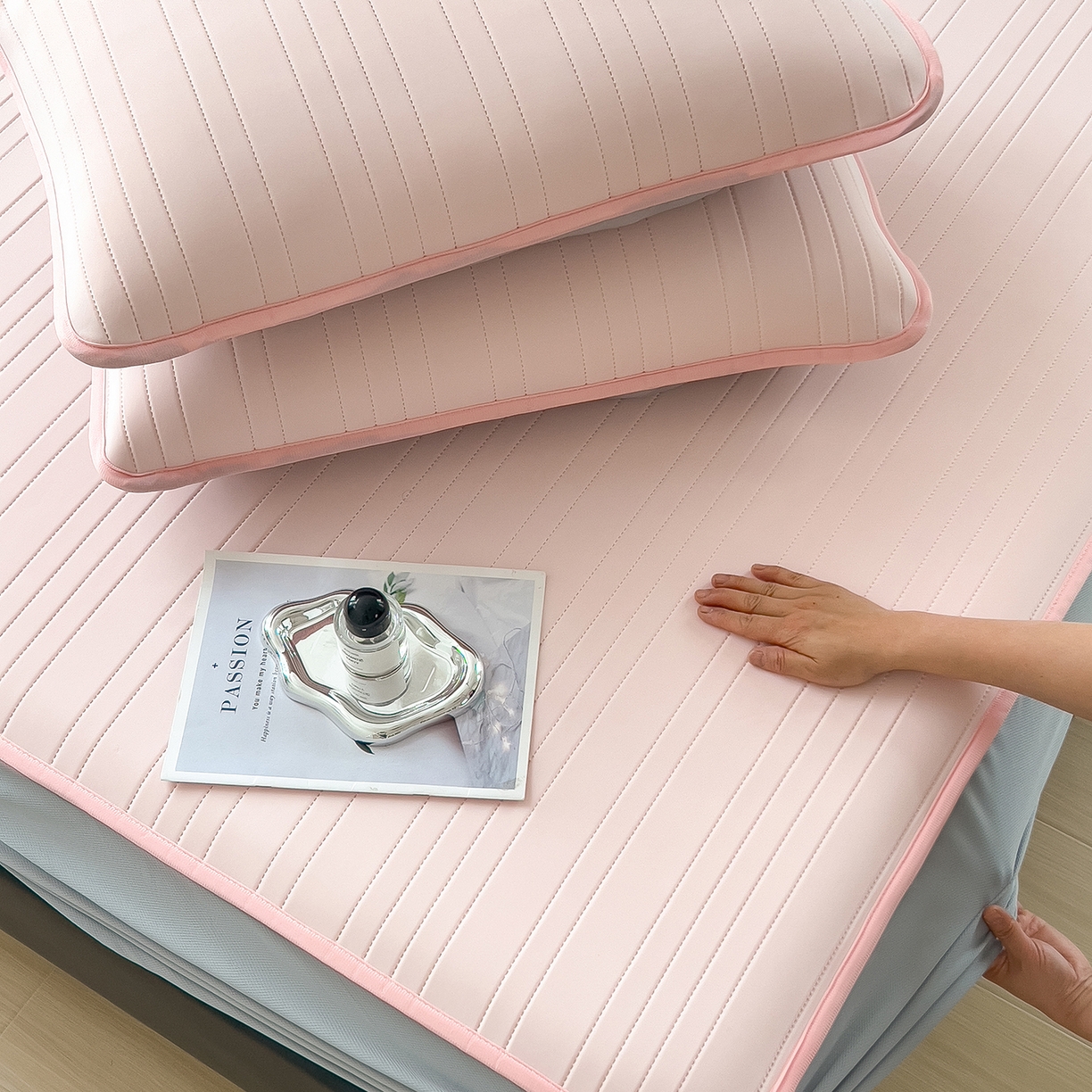 91家纺网 家纺一手货源 找家纺 丝羽坊 2026新款云朵凉感纯色小冰皮软凉席-床笠款 浅粉